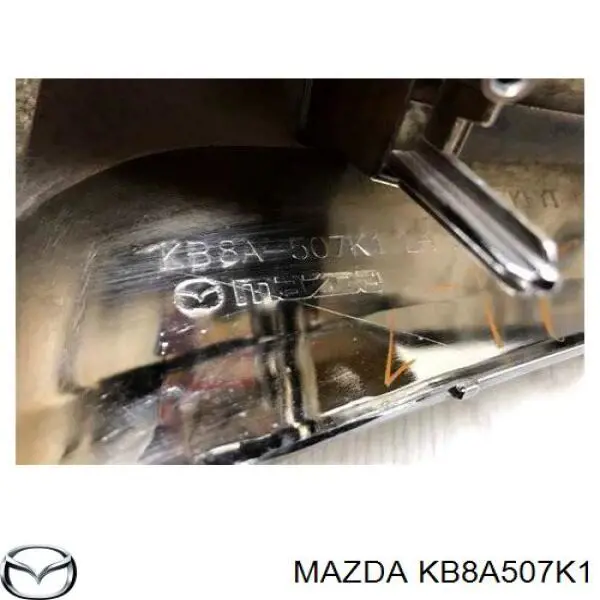 Молдинг решетки радиатора левый Mazda KB8A507K1