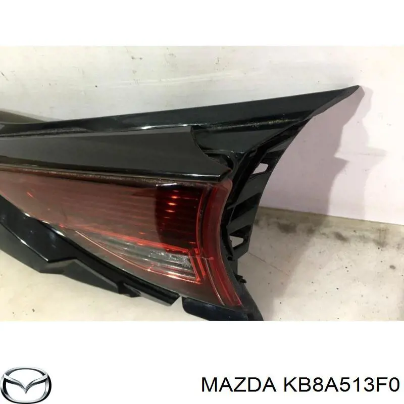 Фонарь задний правый внутренний Mazda KB8A513F0
