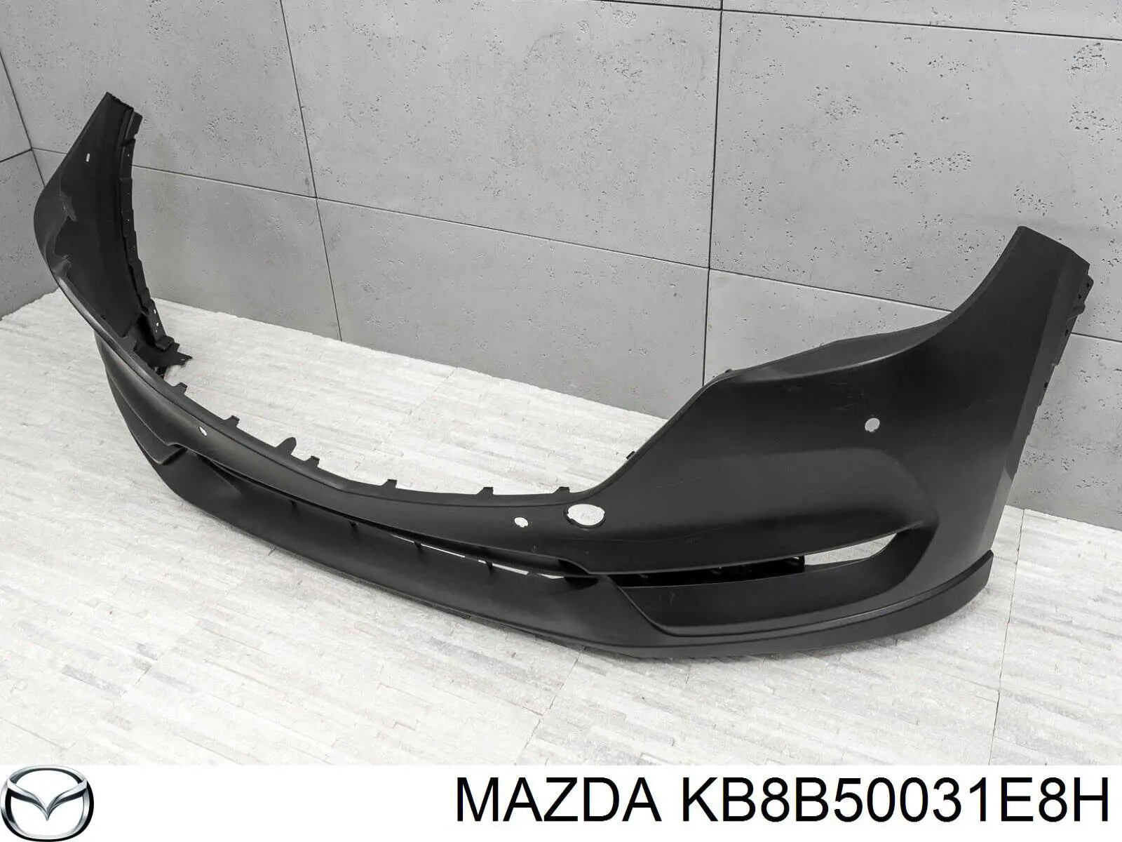 Передний бампер KB8B50031E8H Mazda