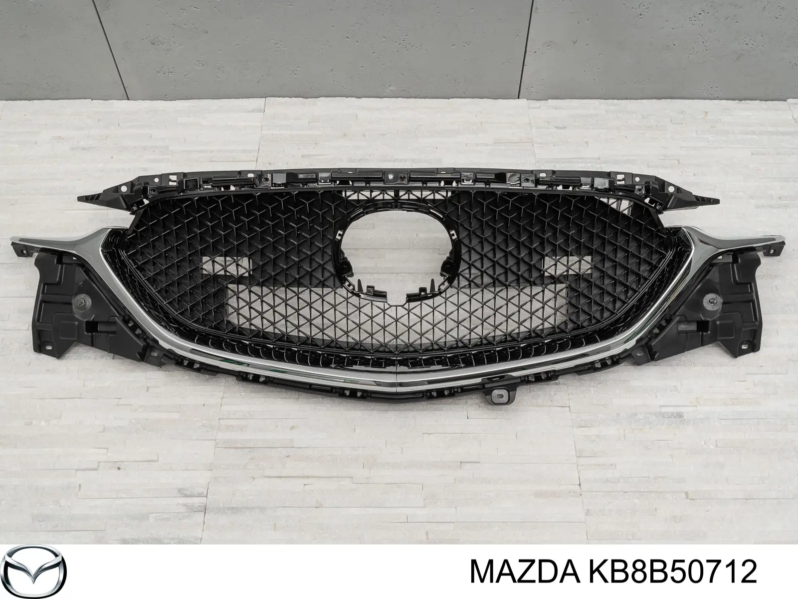 Решетка радиатора KB8B50712 Mazda