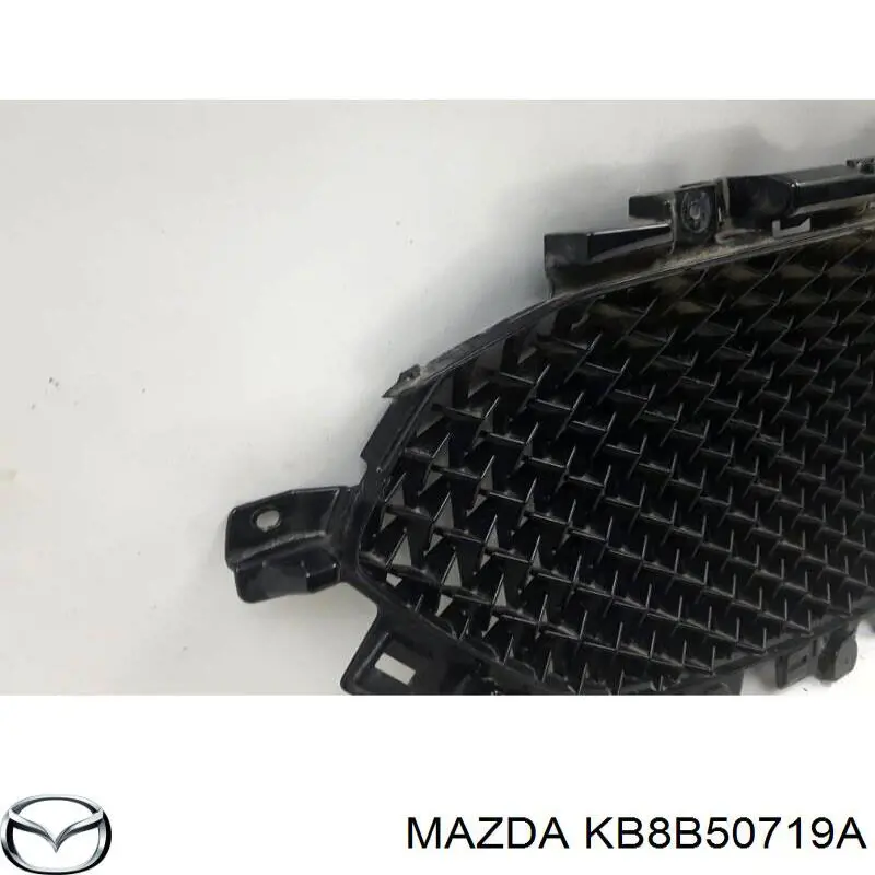 KB8B50710E Mazda Решетка радиатора