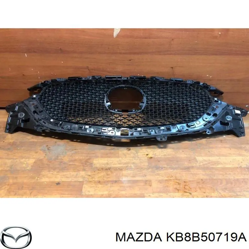 Решетка радиатора KB8B50719A Mazda