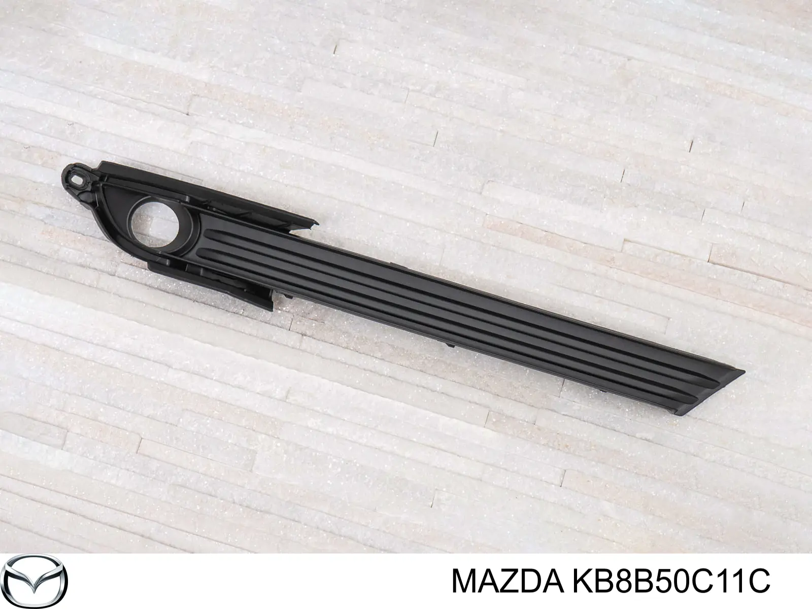 Решетка бампера переднего правая KB8B50C11C Mazda