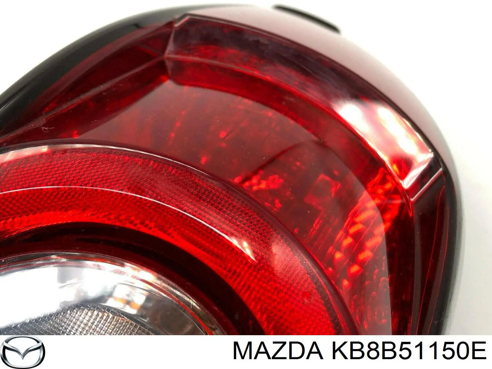 Фонарь задний правый внешний KB8B51150E Mazda