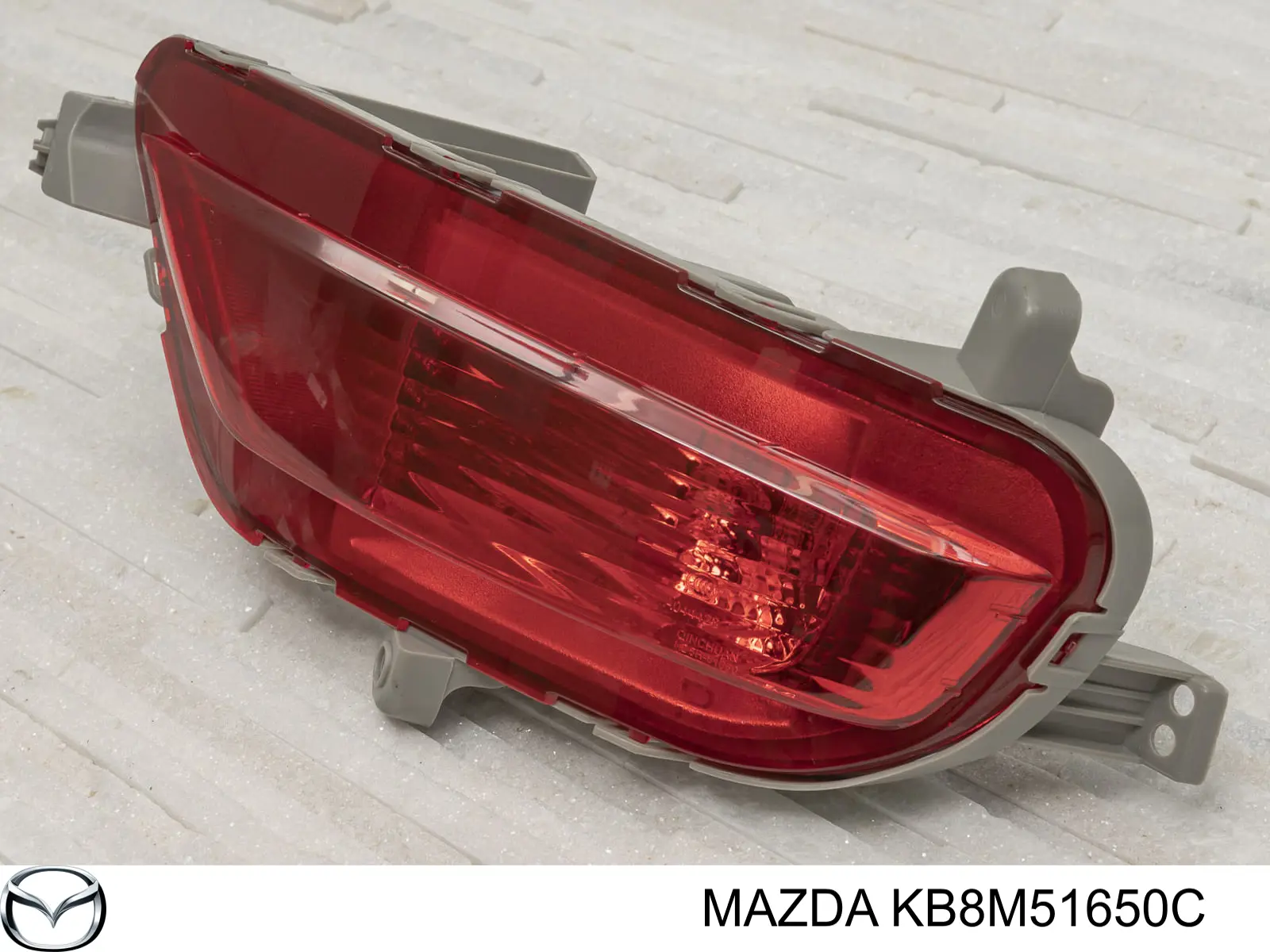 KB8M51650C Mazda lanterna do pára-choque traseiro direito