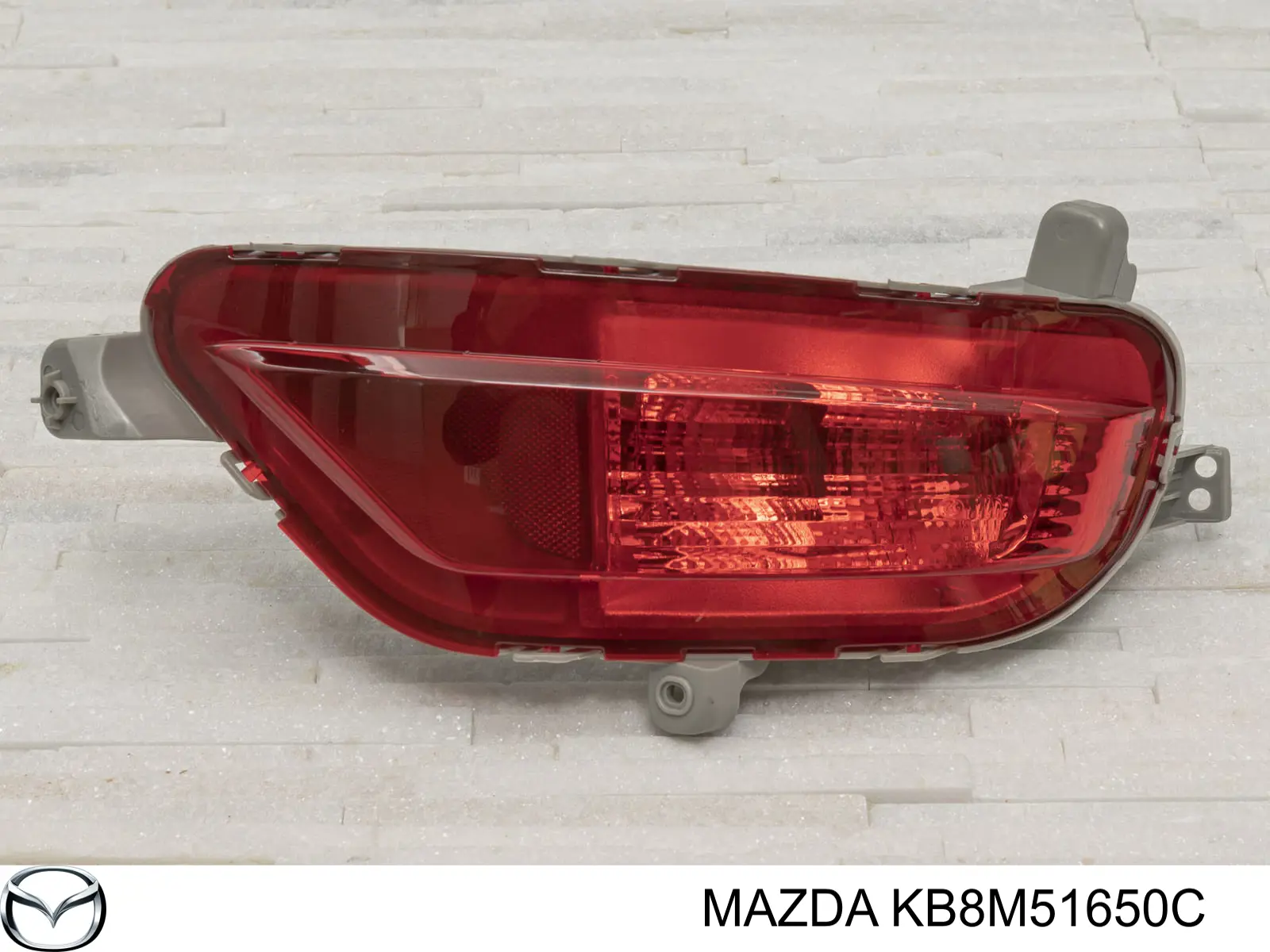 Фонарь заднего бампера правый KB8M51650C Mazda