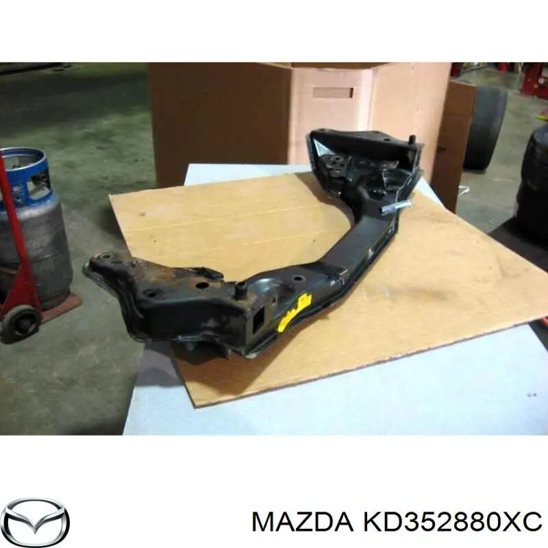 KD352880XC Mazda балка задней подвески (подрамник)