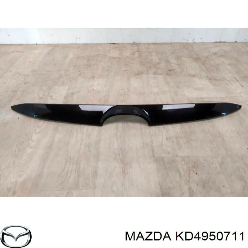 KD4950711 Mazda moldura superior de grelha do radiador