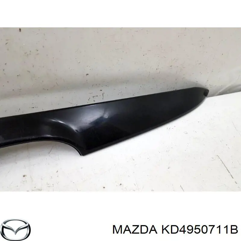 KD4950711B Mazda moldura superior de grelha do radiador