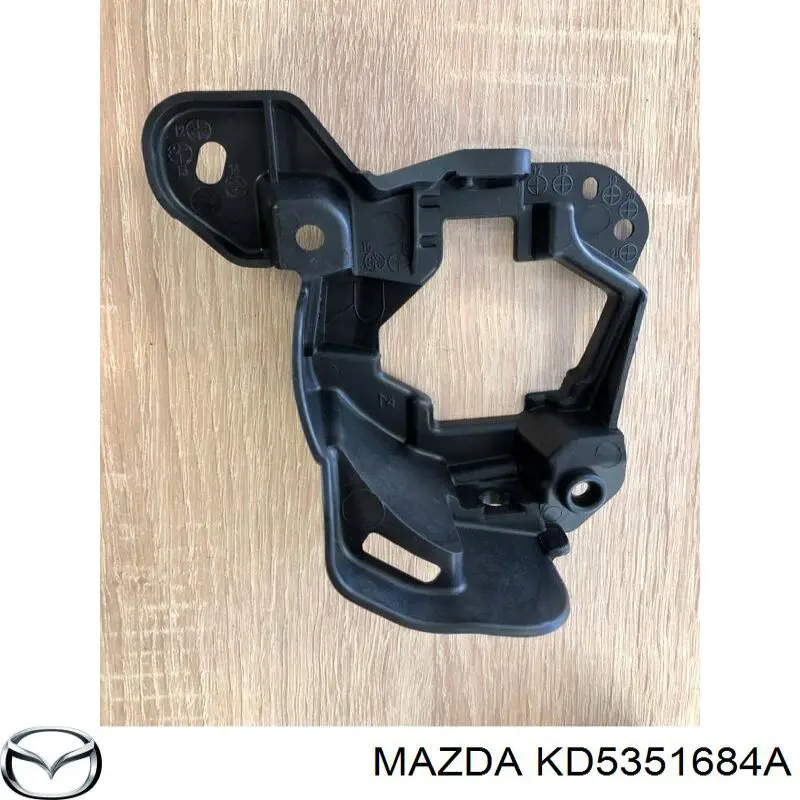 GEG151680 Mazda consola de fixação das luzes de nevoeiro direitas