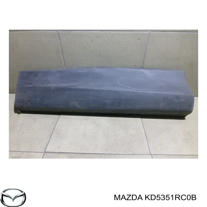 KD5351RC0B Mazda Накладка задней правой двери, нижняя