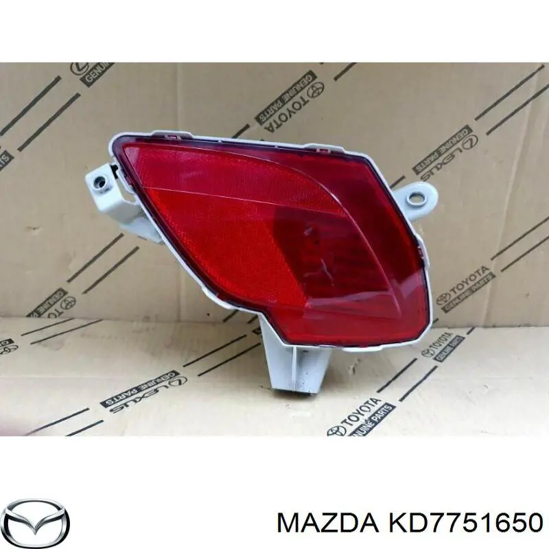 KD7751650 Mazda lanterna de nevoeiro traseira direita