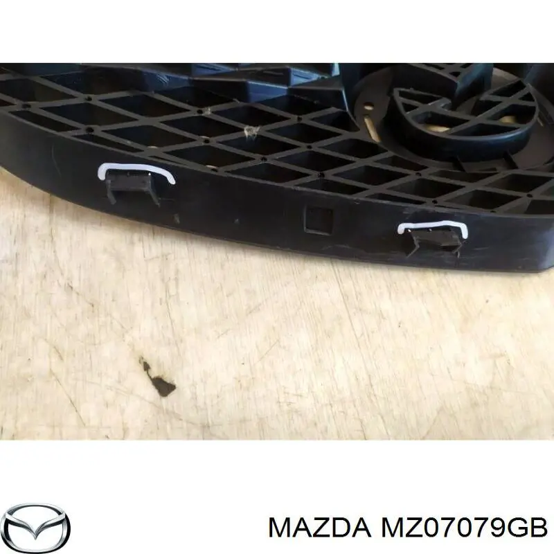 Облицовка радиатора Mazda MZ07079GB цена, от 21.16 USD