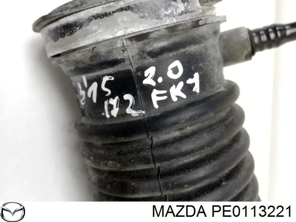 Купить PE0113221 Mazda Выпускной патрубок воздушного фильтра