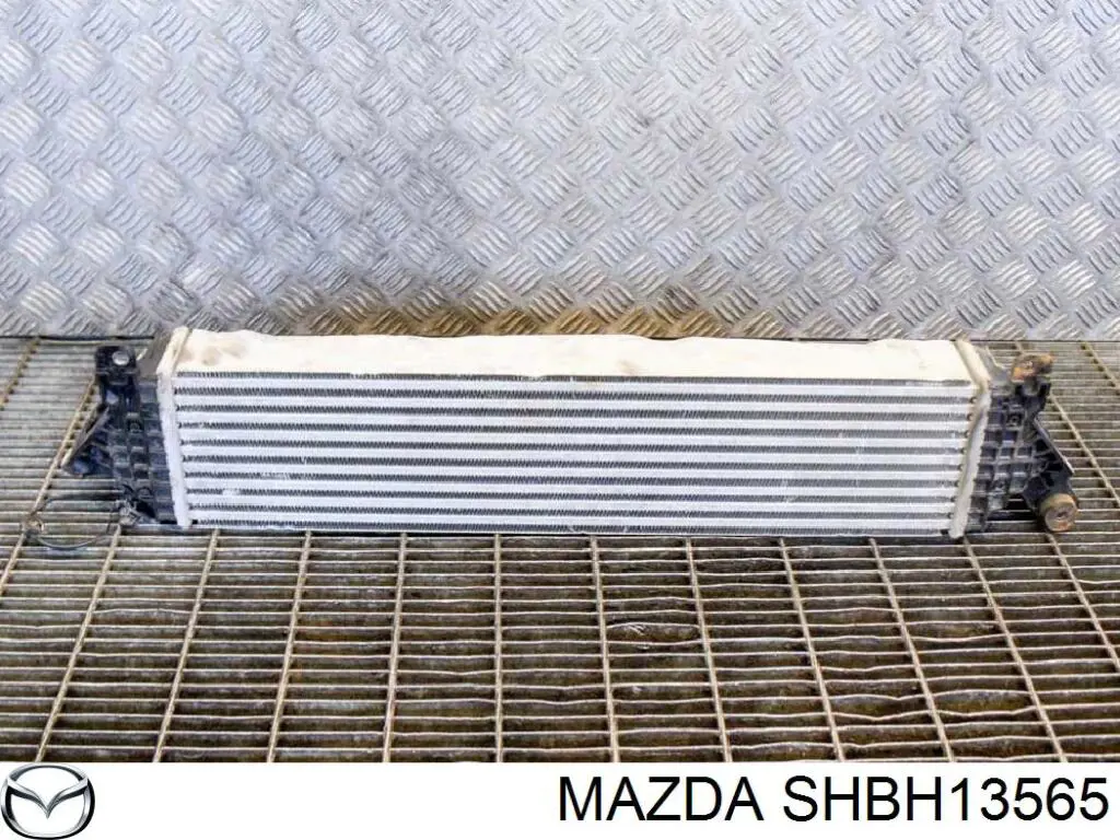 SHBH13565 Mazda интеркулер
