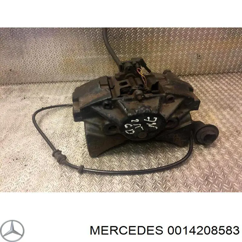 1420858364 Mercedes suporte do freio traseiro direito
