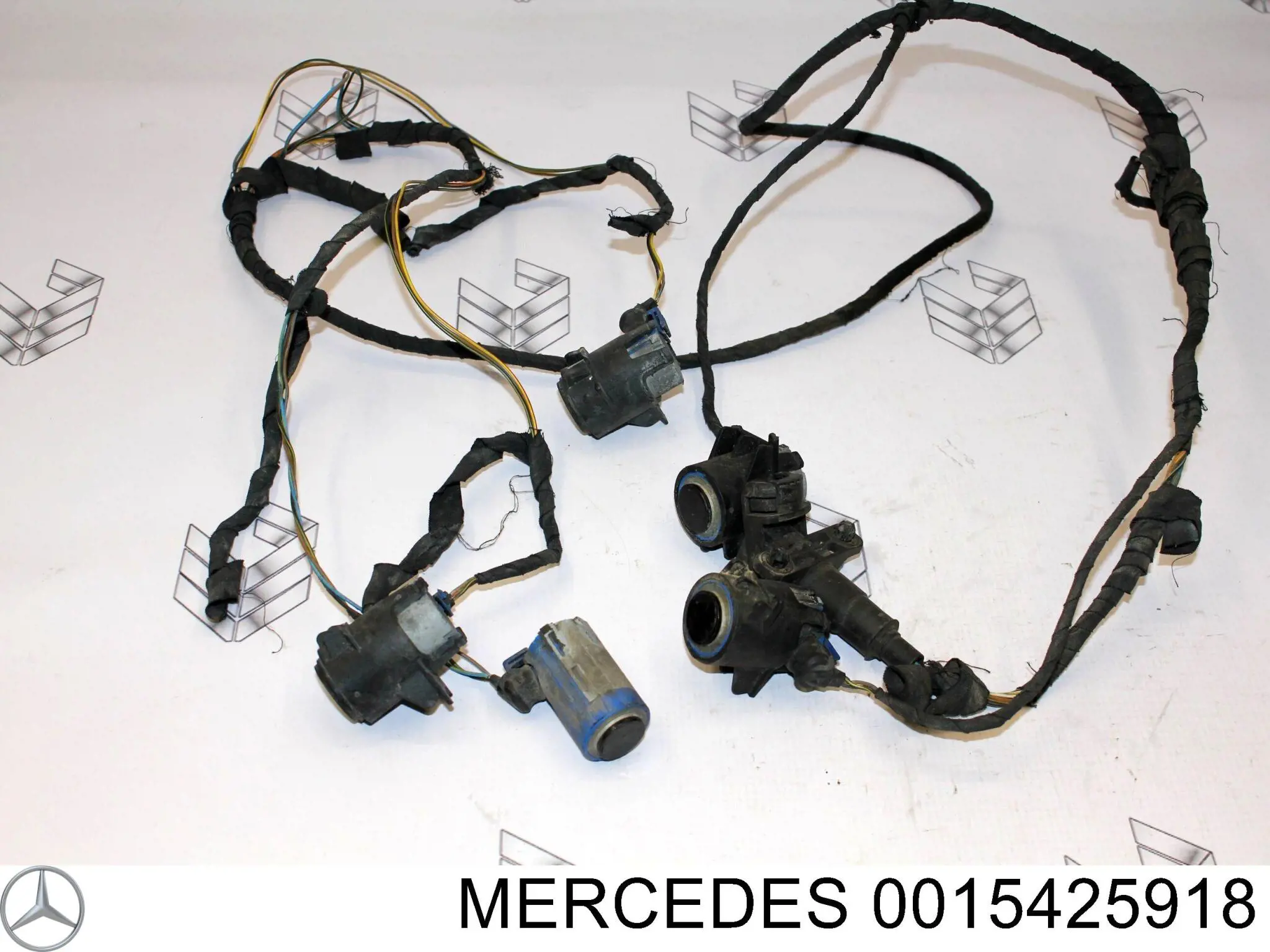 0015425918 Mercedes Передние парктроники