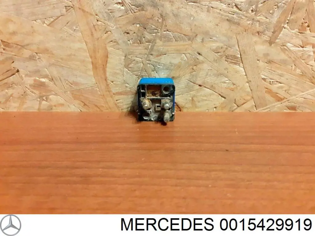 0015429919 Mercedes 