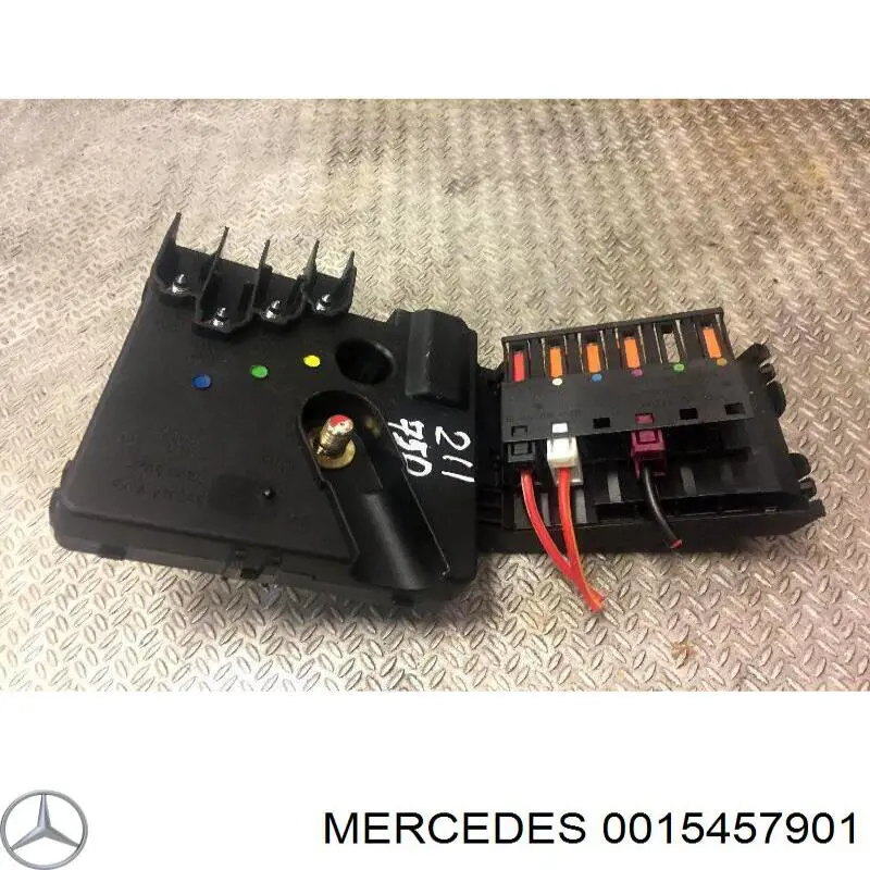 Блок предохранителей 0015457901 Mercedes