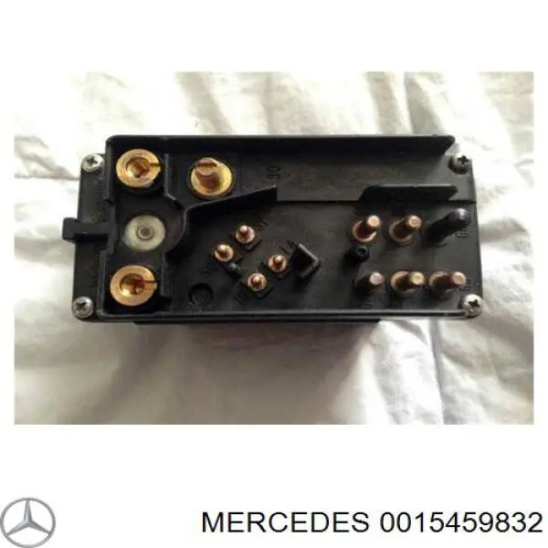 Реле свечей накала 0015459832 Mercedes