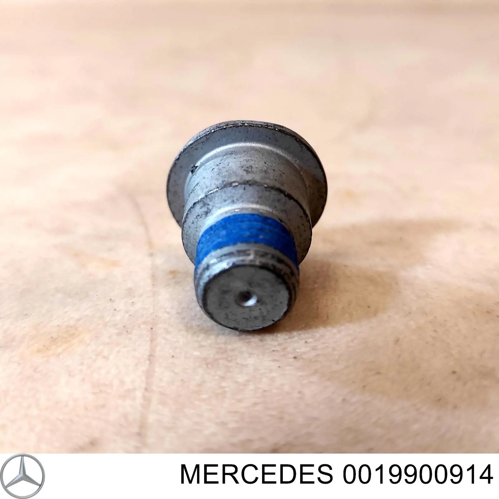 Болт (гайка) крепежа 0019900914 Mercedes