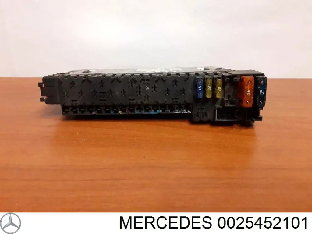 Коробка предохранителей Mercedes A0025452101 цена, от 15.45 USD