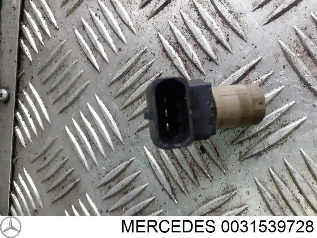 Датчик распредвала 0031539728 Mercedes