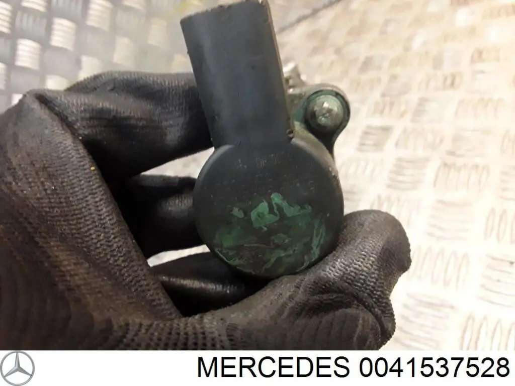Купить 0041537528 Mercedes Датчик давления топлива