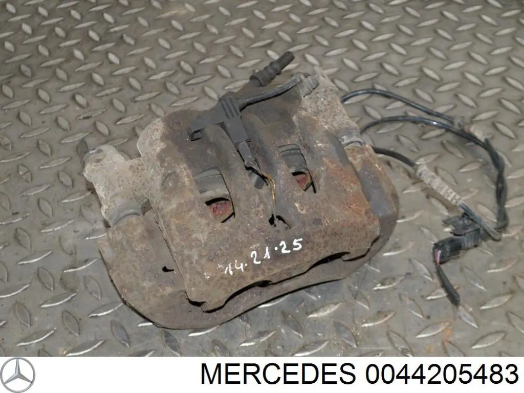 Купить 0044205483 Mercedes Суппорт тормозной передний правый