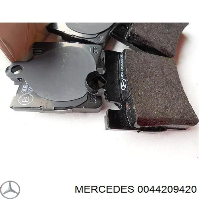 0044209420 Mercedes колодки тормозные задние дисковые