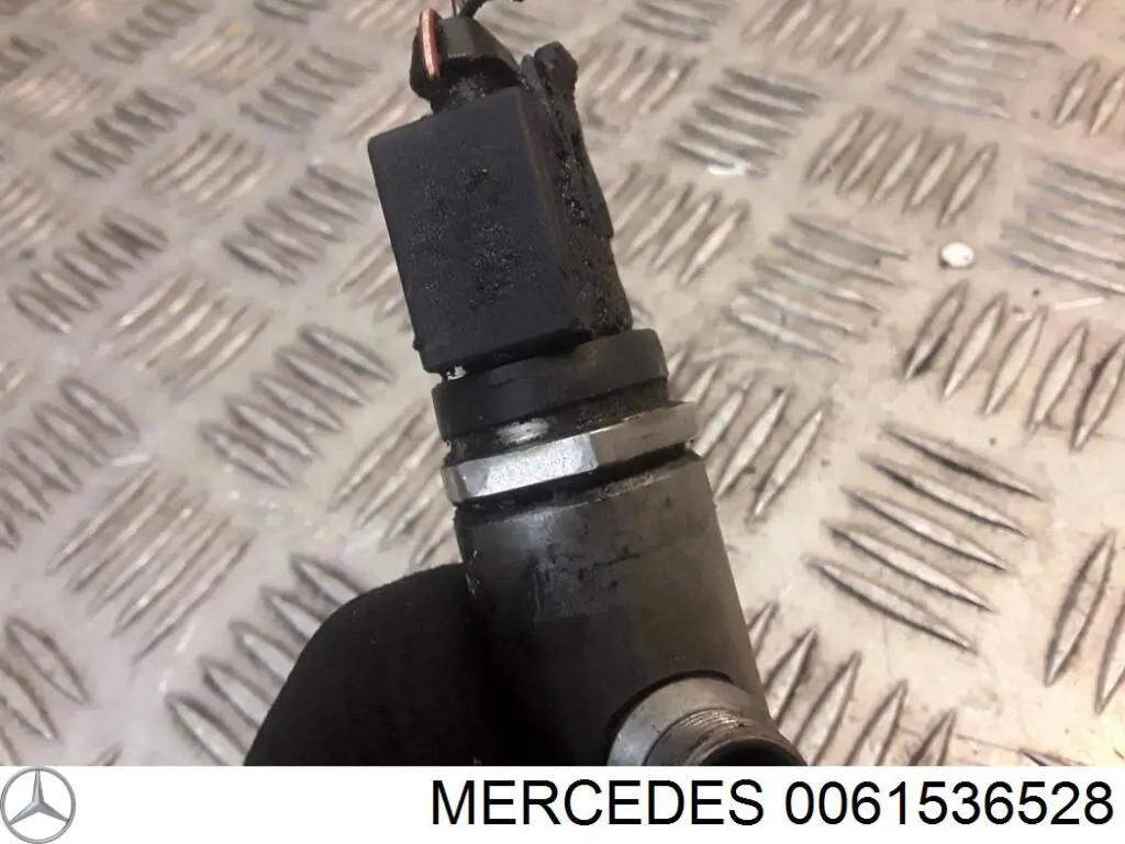 Купить 0061536528 Mercedes Датчик давления топлива