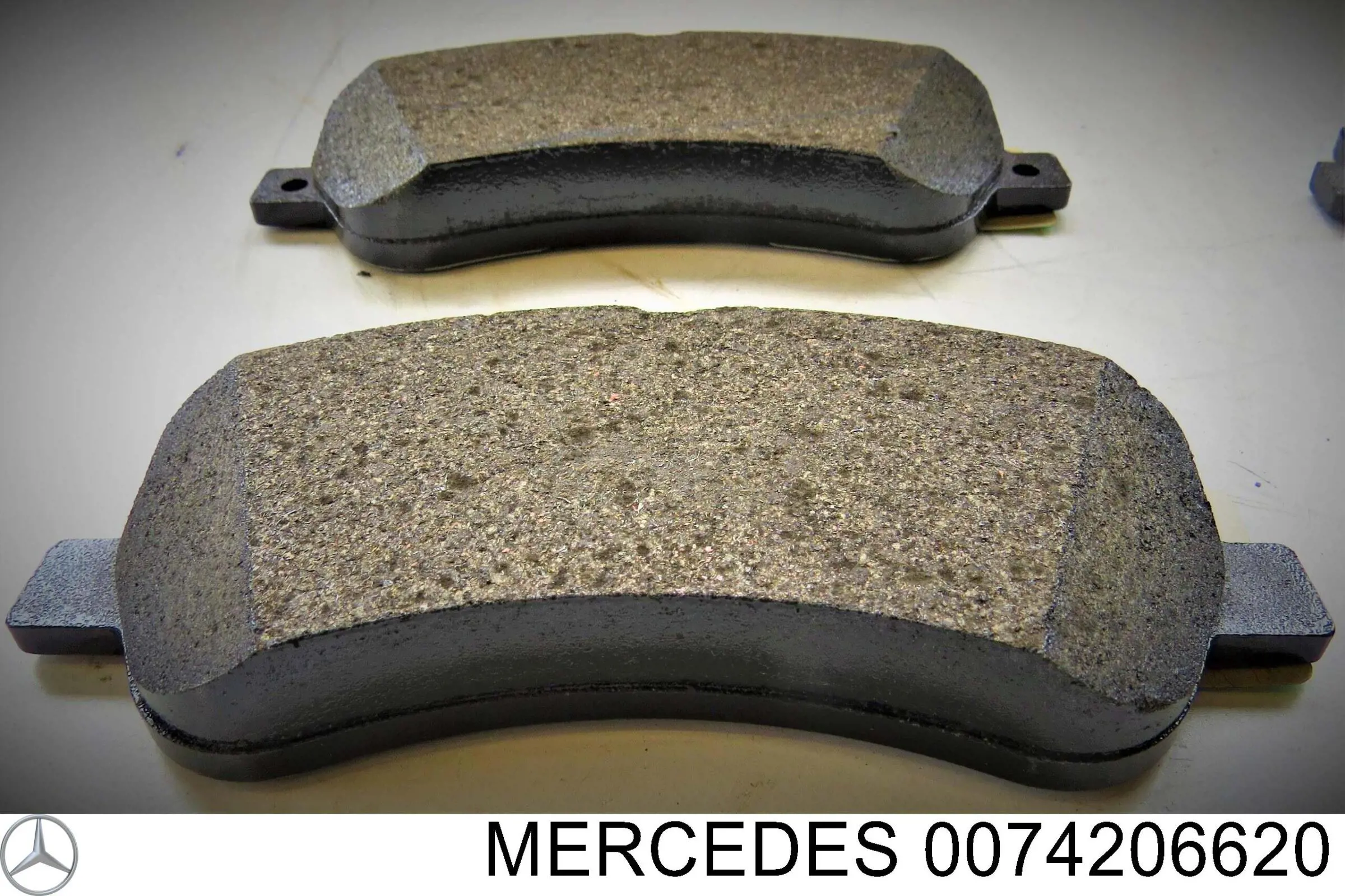 Передние тормозные колодки 0074206620 Mercedes