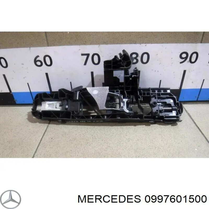 0997601500 Mercedes держатель наружной ручки двери передней левой