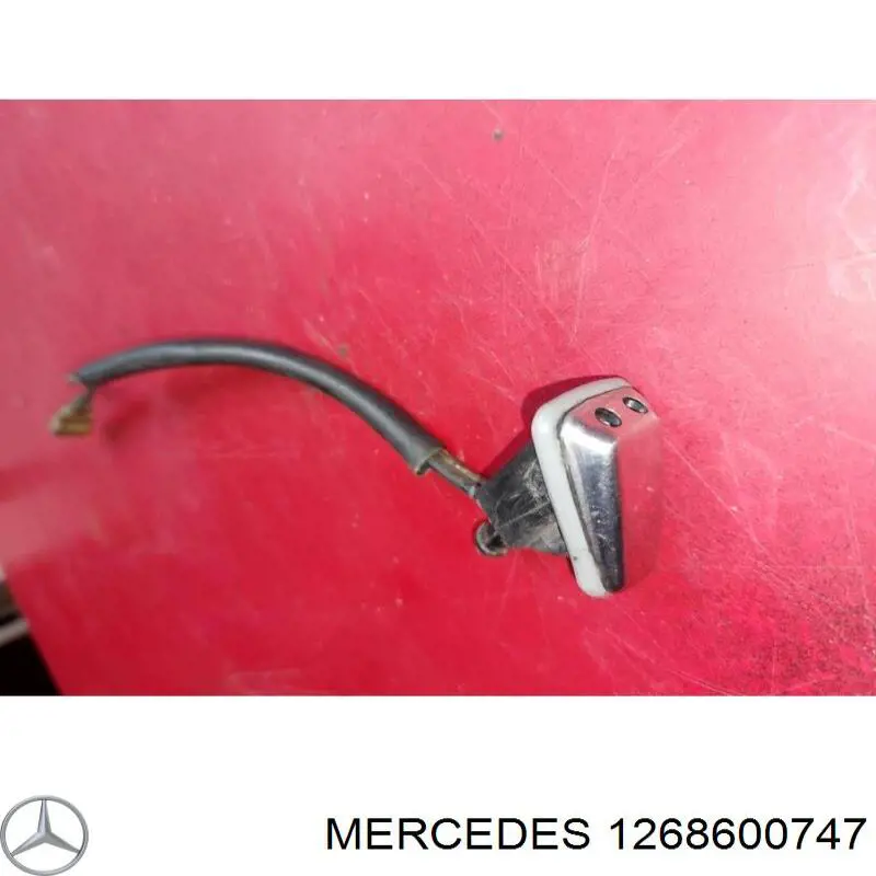 Форсунка омывателя лобового стекла A1268600747 Mercedes