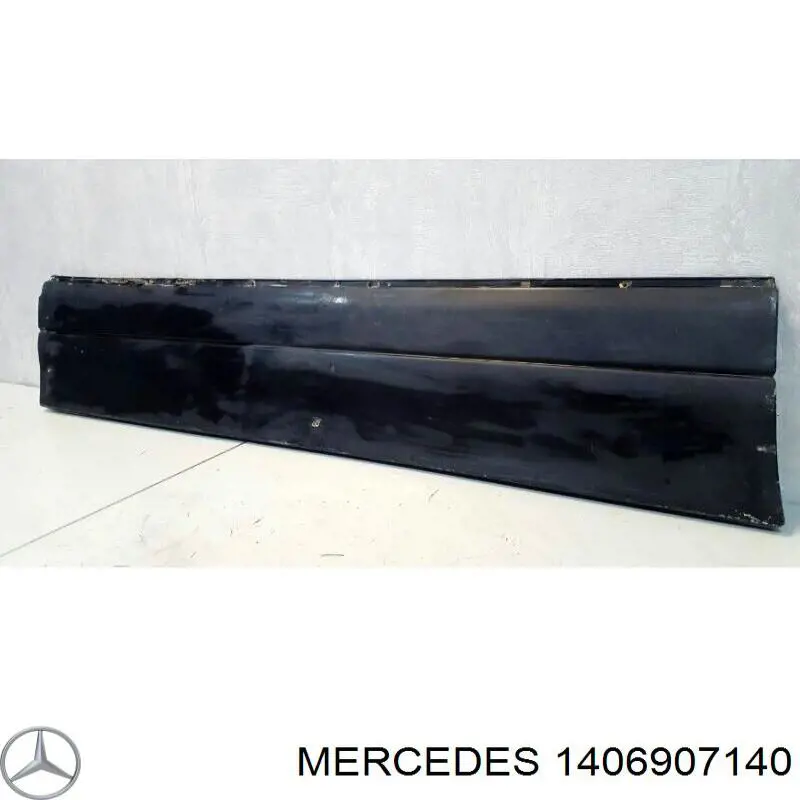 1406907140 Mercedes Накладка передней левой двери
