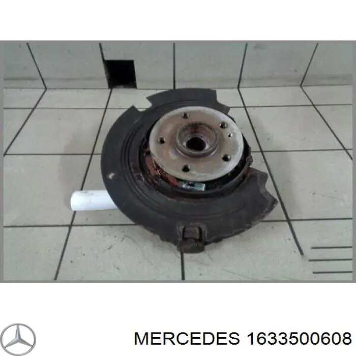 Кулак поворотный правый на Mercedes ML/GLE (W163)