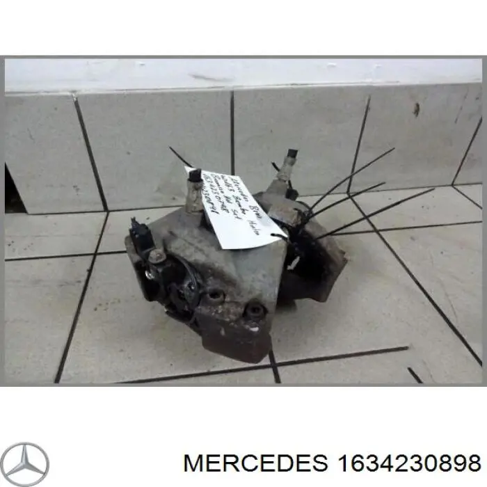 1634230898 Mercedes suporte do freio traseiro direito