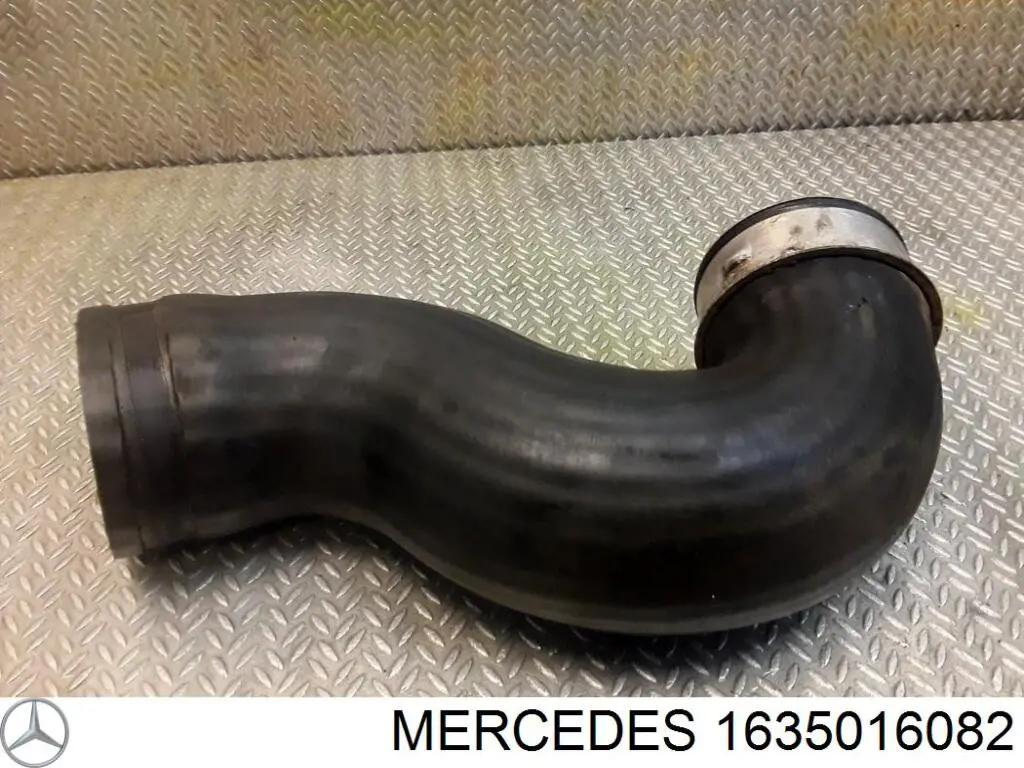 Mangueira (cano derivado) direita de intercooler para Mercedes ML/GLE (W163)