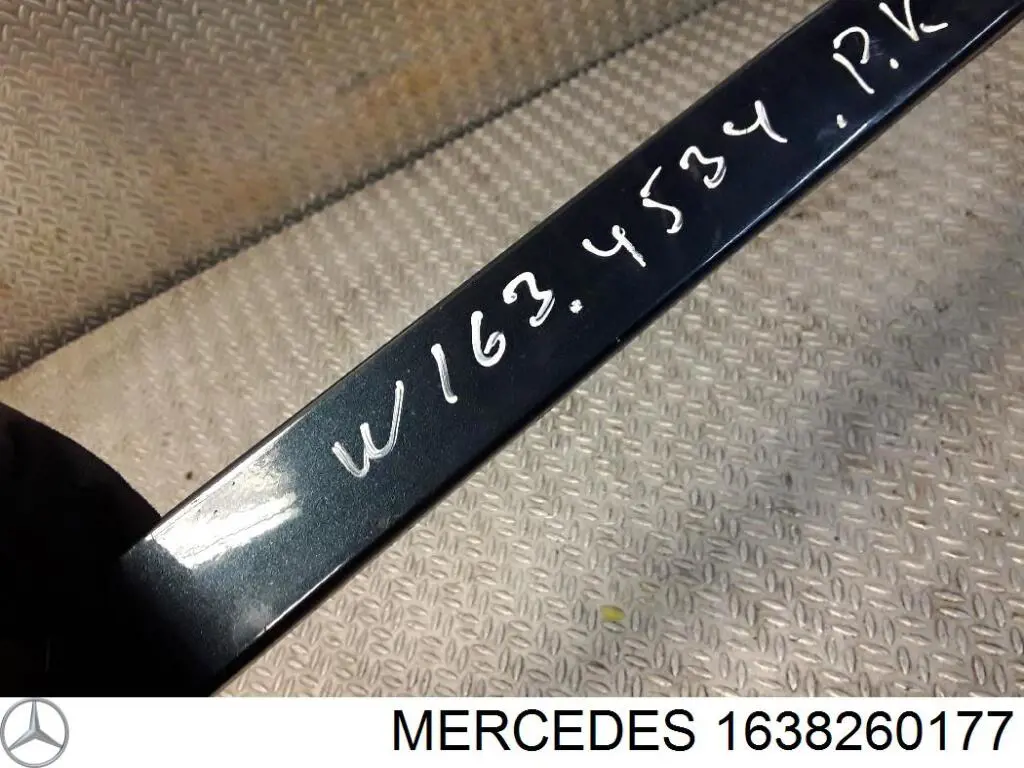 1638260177 Mercedes ripa (placa sobreposta da luz esquerda)