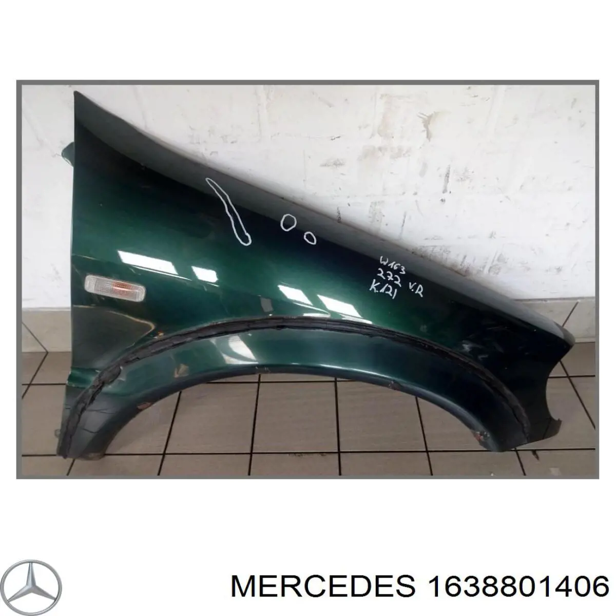 1638801406 Mercedes крыло переднее правое