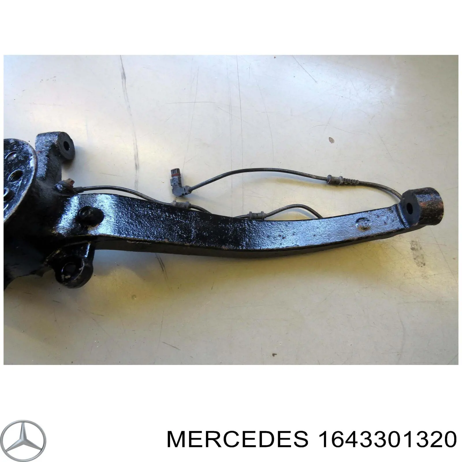 1643301320 Mercedes Цапфа - поворотный кулак передний, левый