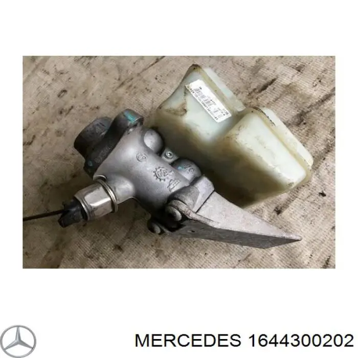 Бачок тормозной жидкости на Mercedes ML/GLE (W164)