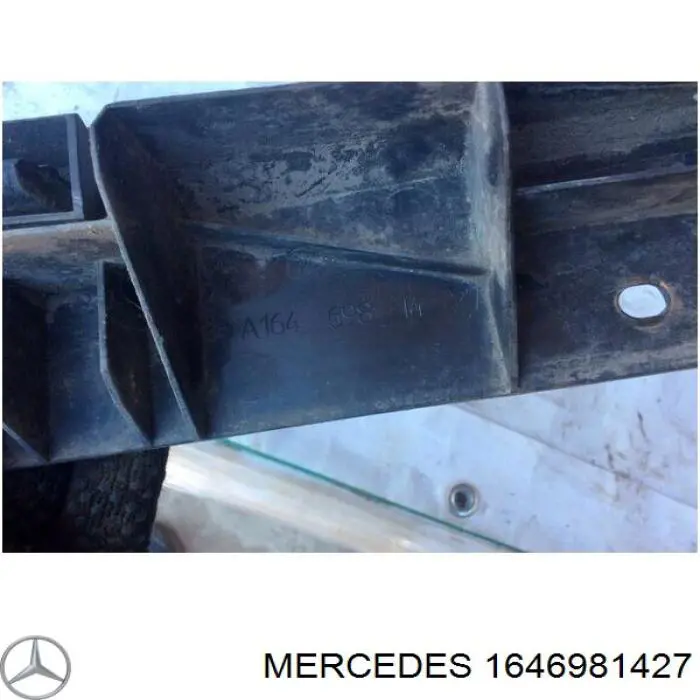 Кронштейн наружной накладки порога правой Mercedes 1646981427 цена, от 3.80 USD