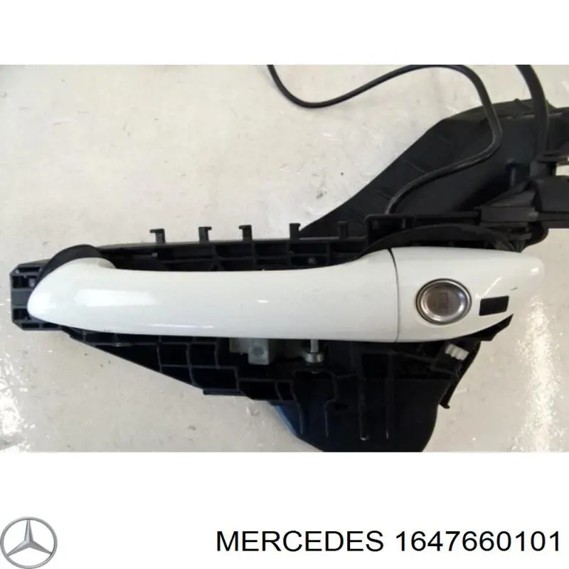 16476601019999 Mercedes maçaneta externa dianteira/traseira da porta esquerda