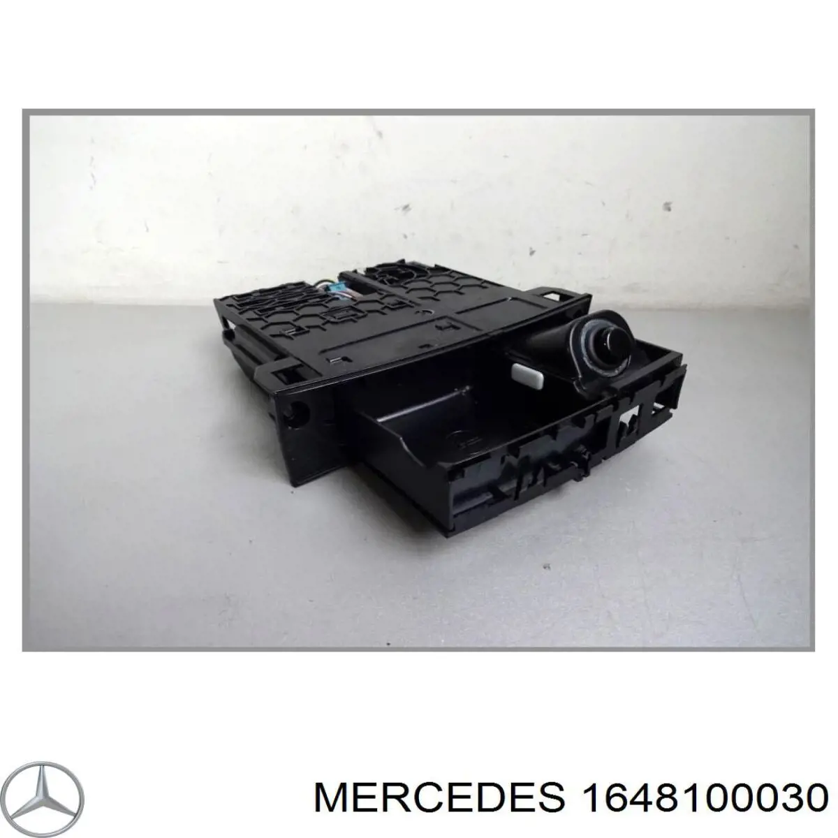 1648100030 Mercedes 