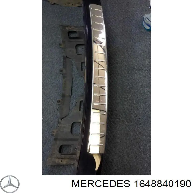 1648840190 Mercedes накладка бампера заднего верхняя защитная (ступень-подножка)