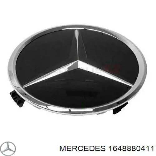 Эмблема решетки радиатора на Mercedes C (W204)