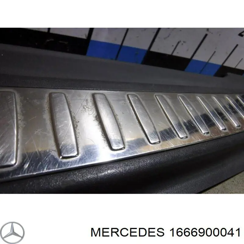 1666900041 Mercedes 