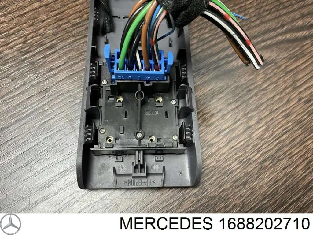 Купить 16882027107C45 Mercedes Кнопочный блок управления стеклоподъемником центральной консоли