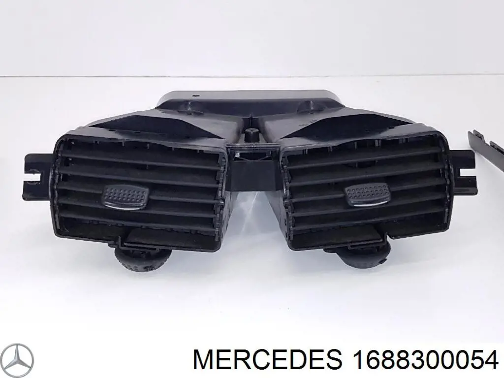 1688300054 Mercedes 